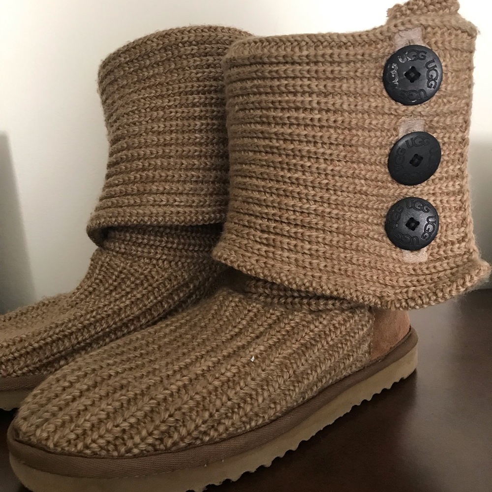 Limited edition chestnut knit uggs l